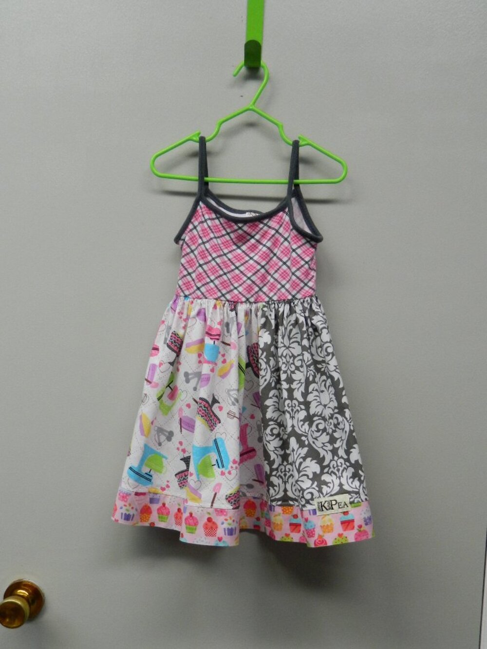 Girls size 4T Cakes Pies Cupcakes Baking Dress K Pea